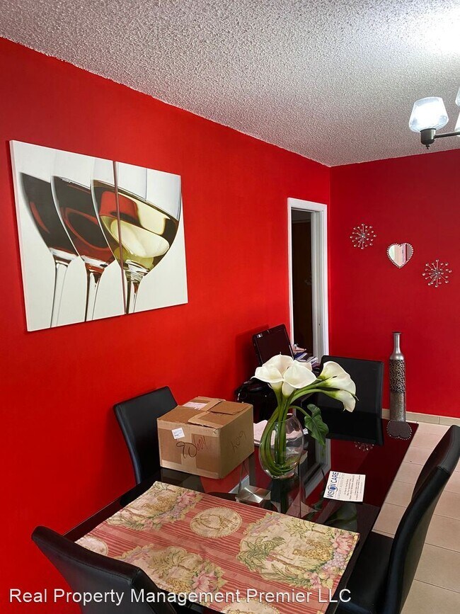 Foto del edificio - 3 br, 2.5 bath House - 326 E 12th St Unit 1
