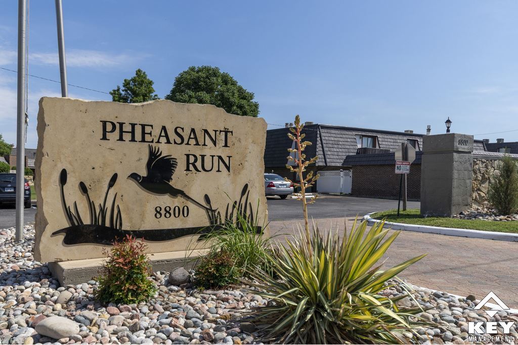 Señal de momento - Pheasant Run Apartments