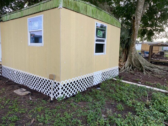 Building Photo - 409 Farm Pl
