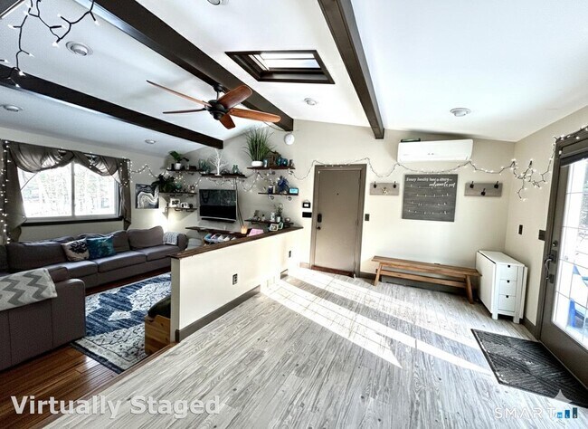 Foto del edificio - 24 Kellogg Rd