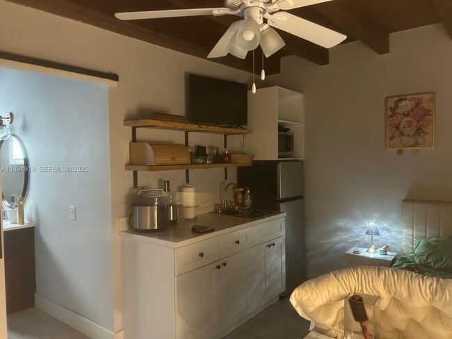 Foto del edificio - 6431 SW 64th Ct