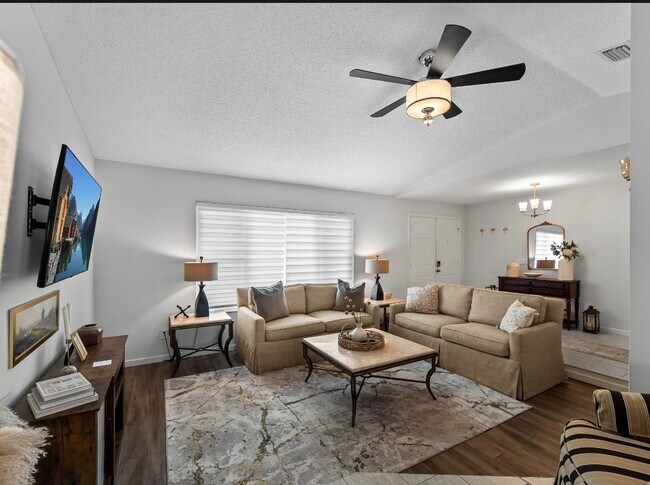 Building Photo - 1535 Ultramarine Ln