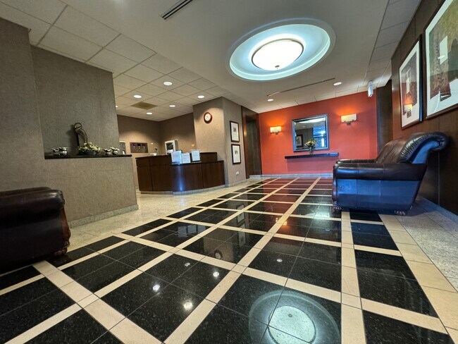 Foto del edificio - 6700 S South Shore Dr