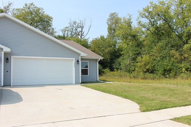Building Photo - 1236 Salem Dr