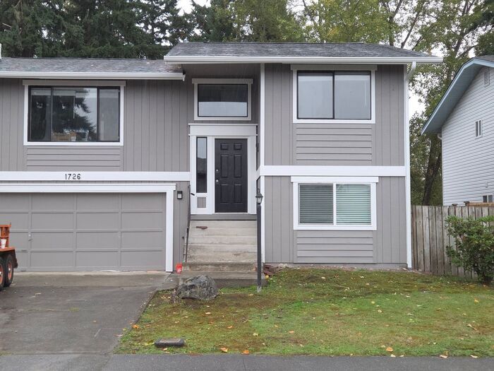 Primary Photo - Tacoma 5 Bed, 2 Bath Split Level With Larg...