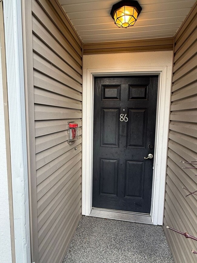 Building Photo - 4 bedroom townhome in Alicia Meadows with $500.00 off March rent if moved in by February end!