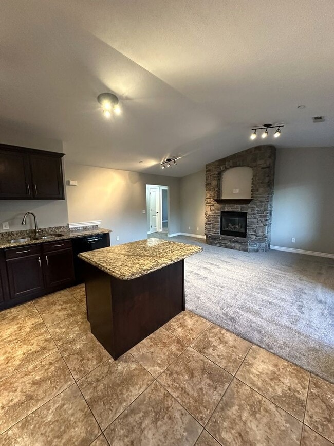 Building Photo - $750 Off Upon Move In! 2 Bed 2 Bath Home f...