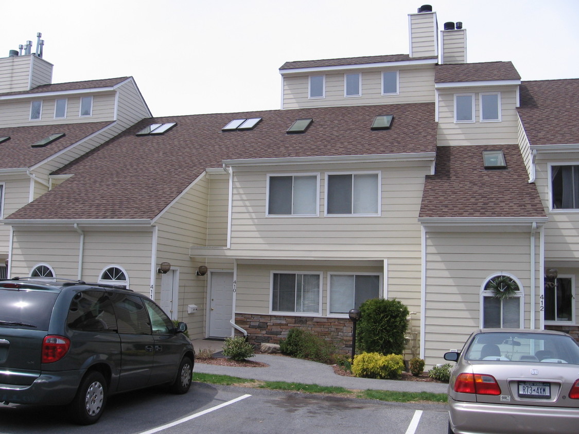 Front View - 410 Crystal Hill Ln