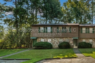 Building Photo - 502 Oakwood Ct