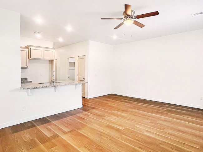 Foto del edificio - Welcoming & Brand-New 3-Bed Duplex Beauty ...