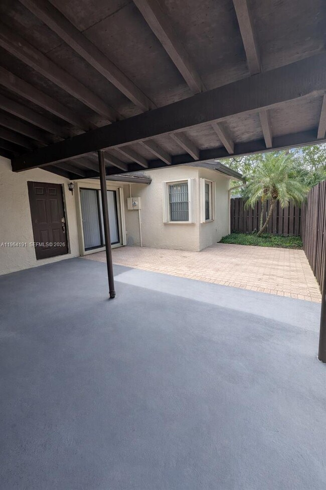 Foto del edificio - 22335 Palomita Dr