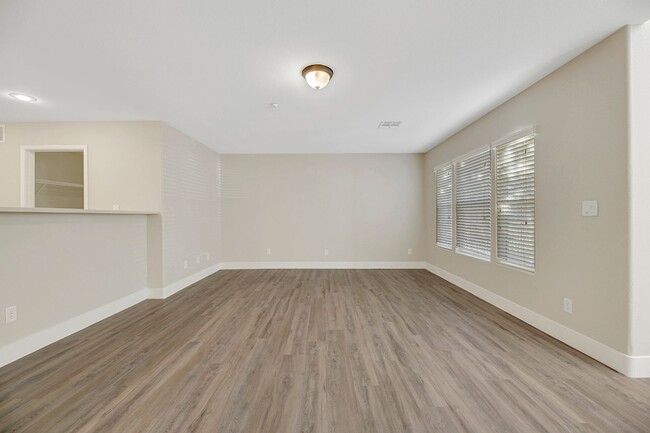 Building Photo - Fully Furnished 2 bedroom