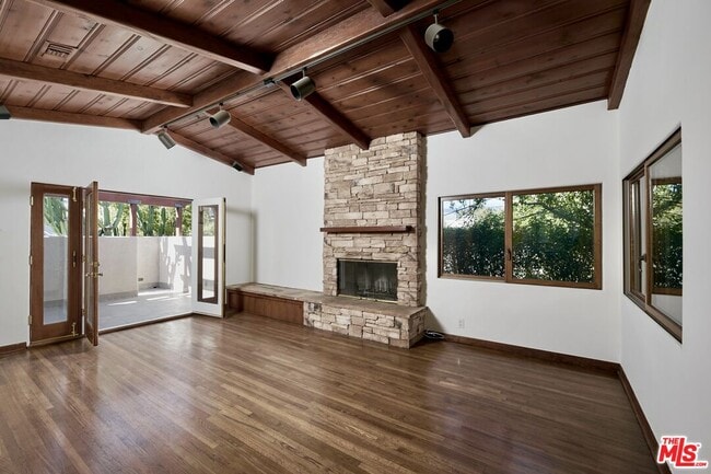 Building Photo - 412 Norwich Dr