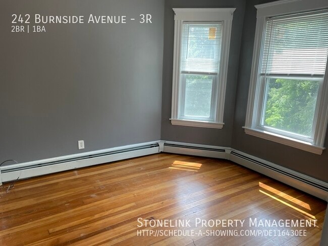 Foto del edificio - 242 Burnside Ave