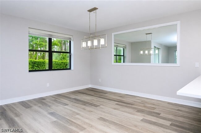 Foto del edificio - 7320 Rockefeller Dr