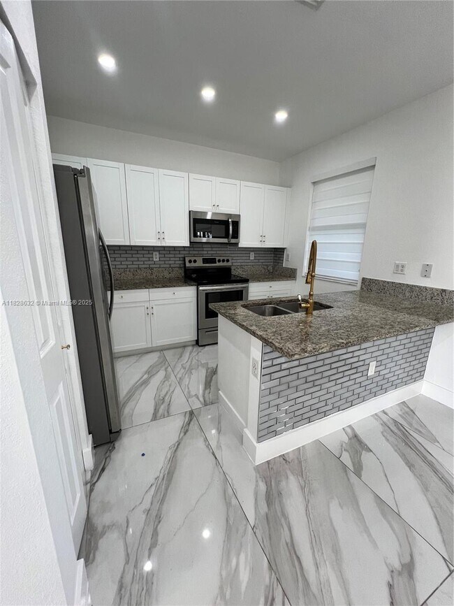 Building Photo - 11370 SW 254th Terrace