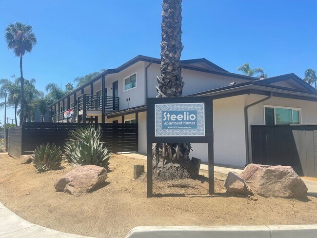 Foto del edificio - Awesome Updated 1 Bedroom apartment @ The Steelio with parking, pool and AC! EV Chargers!