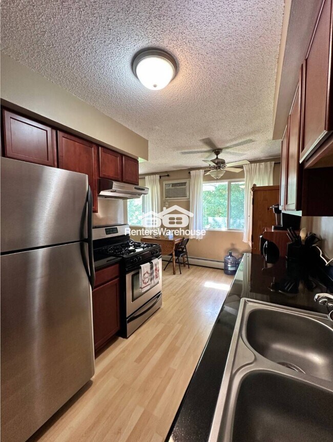 Foto del edificio - 2740 Rosalyn Ct