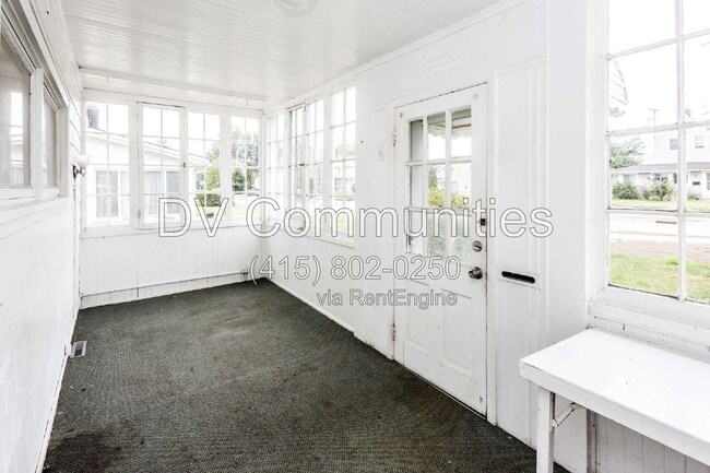 Building Photo - 54 E 220th St