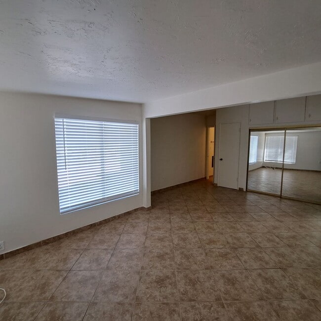 Building Photo - Don't miss out on this rental!