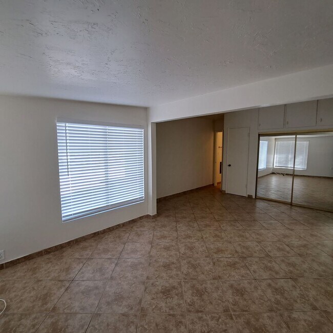 Foto del edificio - Don't miss out on this rental!