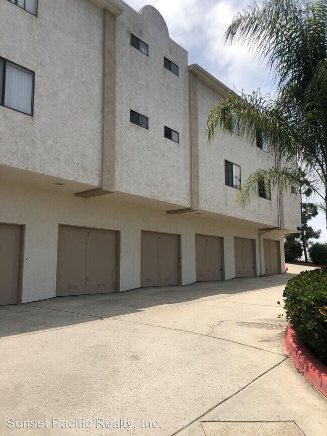 Building Photo - 9859 Dale Ave