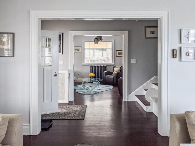 Foto del edificio - 1 Rossman Ave