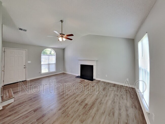 Foto del edificio - 551 Eagles Crossing Cir