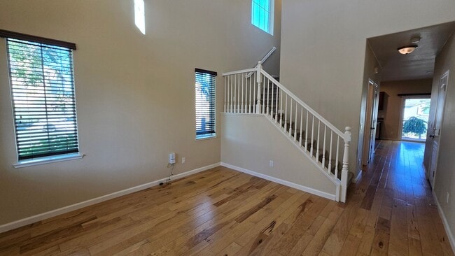 Building Photo - Gated Somersett Home with a View!
