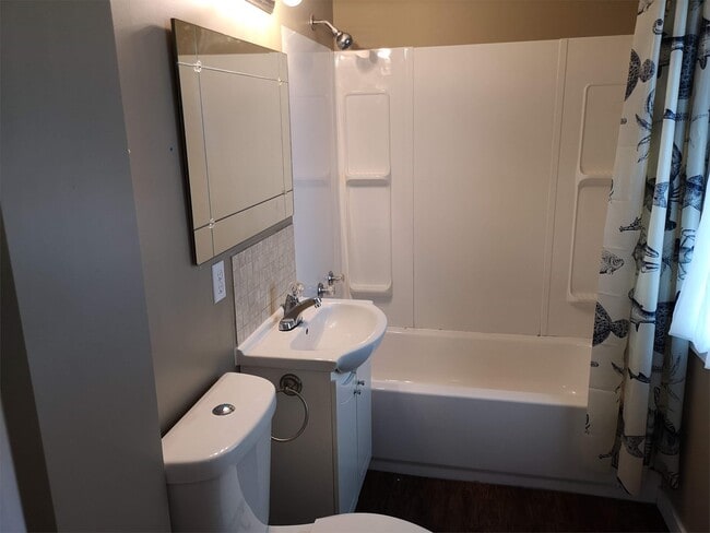 Building Photo - 474 Harbison Ave W