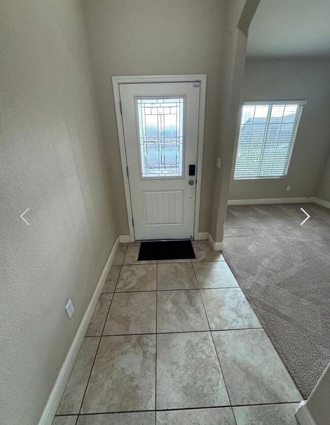 Building Photo - 3 Bedroom 2 bath Fresno home