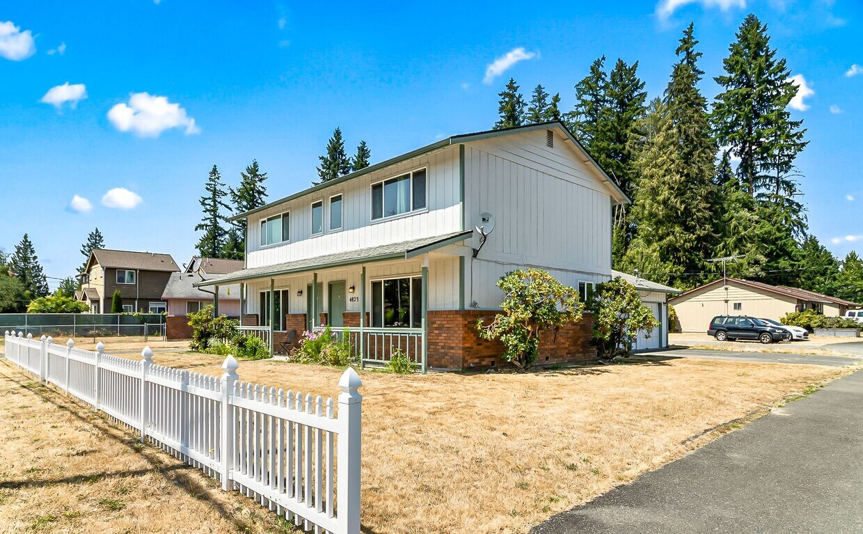 Foto principal - 4823 80th St NE