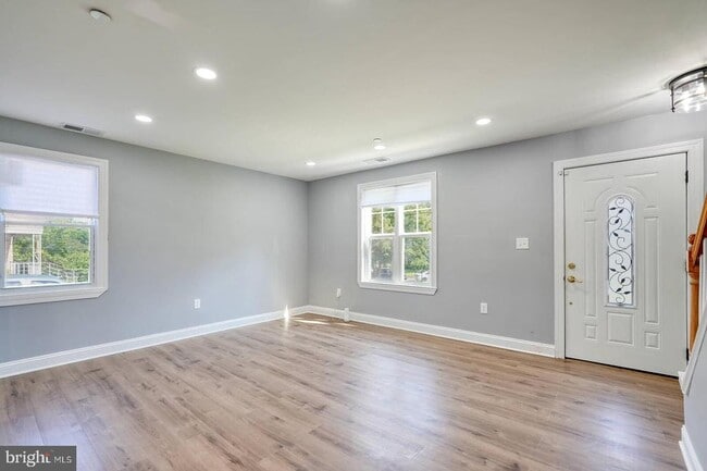 Building Photo - 112 Fox Way