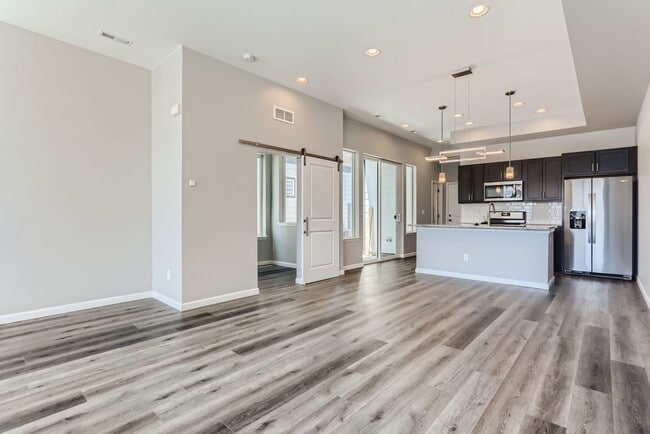 Building Photo - Stunning 3 Bed 2 1/2 Bath Home - Move in Special!