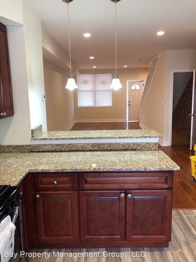 Building Photo - 2 br, 3 bath House - 439 Bonsal St