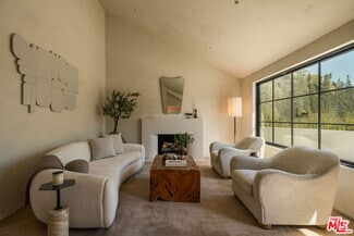 Building Photo - 8353 Sunset View Dr