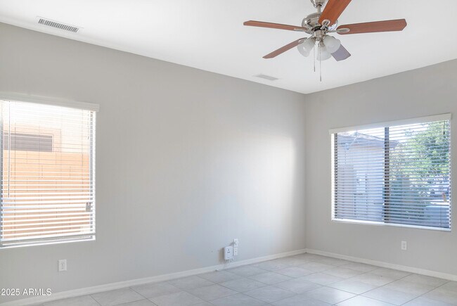 Foto del edificio - 42193 W Ramona St