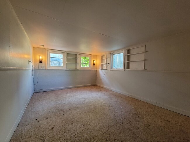 Building Photo - 9225 Wallingford Ave N