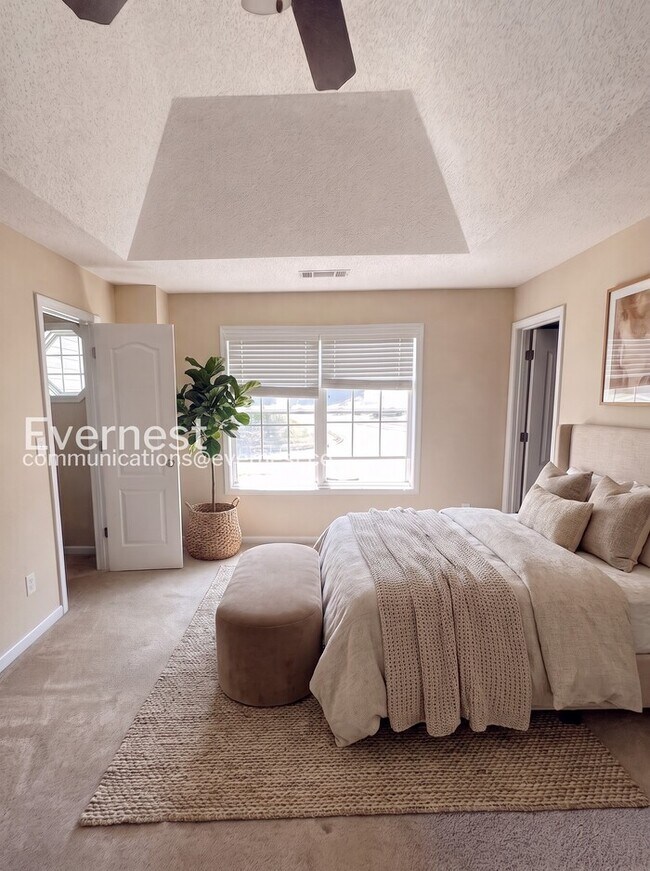 Foto del edificio - 3 Bed, 2.5 Bath Home with Off-Street Parking / Pet-Friendly / Coming Soon!