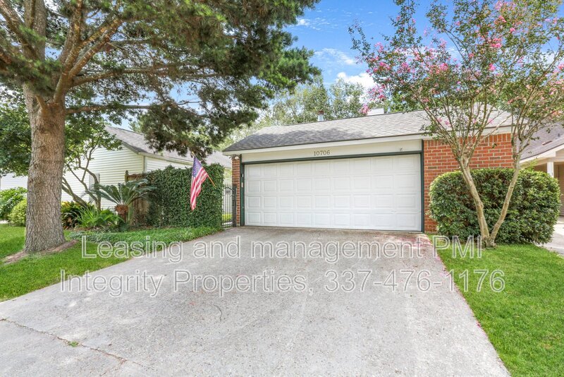 Primary Photo - 10706 Misty Hollow Ave
