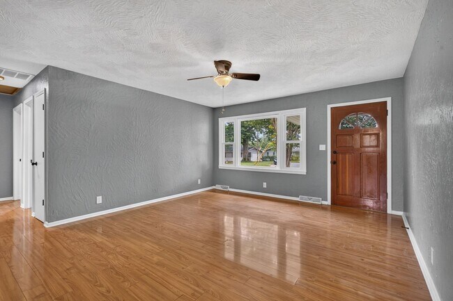 Foto del edificio - Newly Remodeled | 4 Bedroom | 1 Bathroom | Springfield MO!