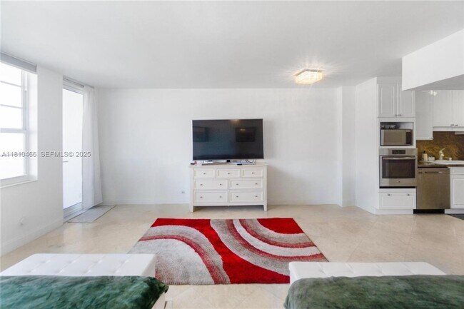 Foto del edificio - 100 Lincoln Rd