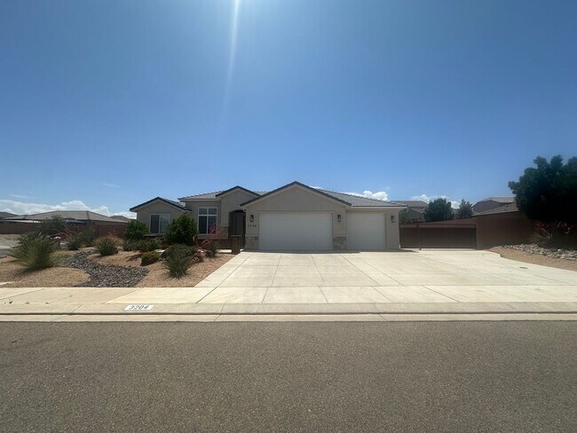 Building Photo - Custom 3 bed plus Office Single Story. Cri...