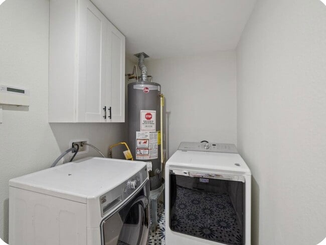 Building Photo - 5642 Cartagena St
