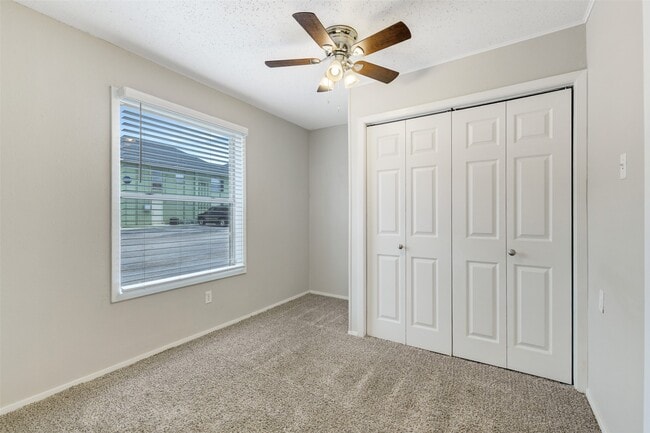 Building Photo - 1522 Broadmoor Dr