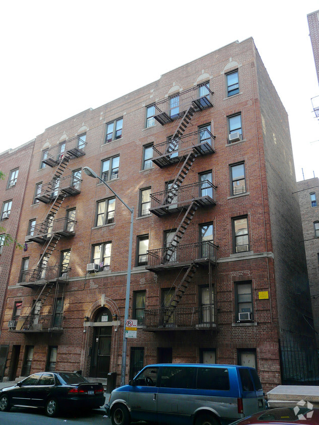 Building Photo - 2474 Davidson Ave