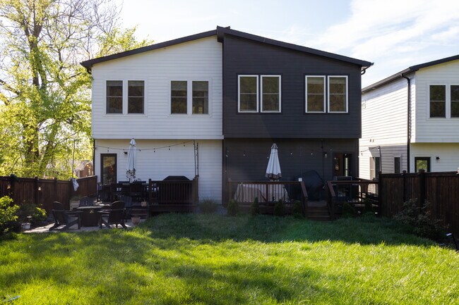 Foto del edificio - 3051 Hillside Rd