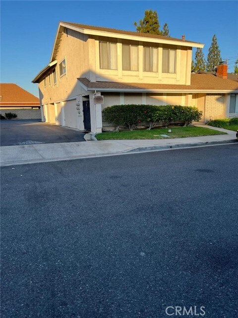 Building Photo - 318 Wilma Cir