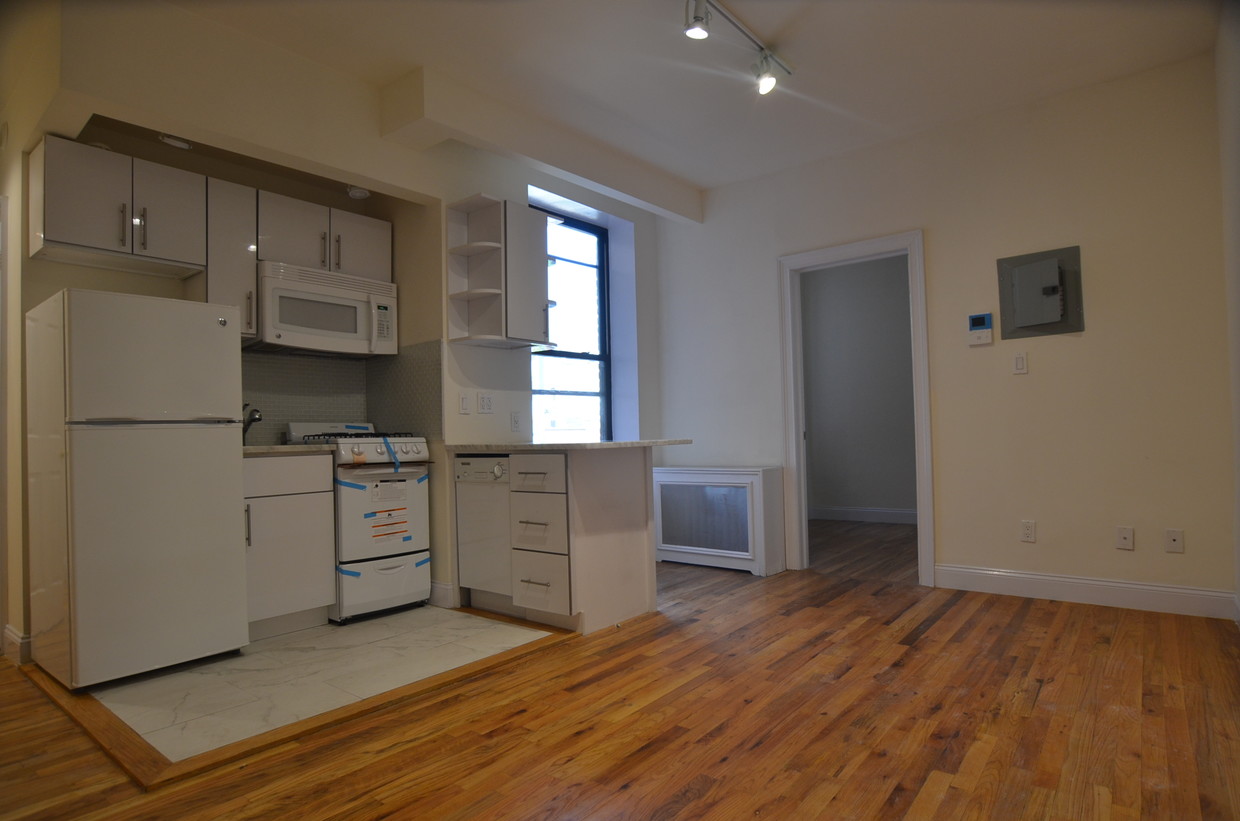 Primary Photo - 264 W 19th St