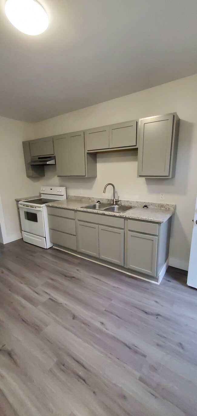 Building Photo - 13 Acadia Ave